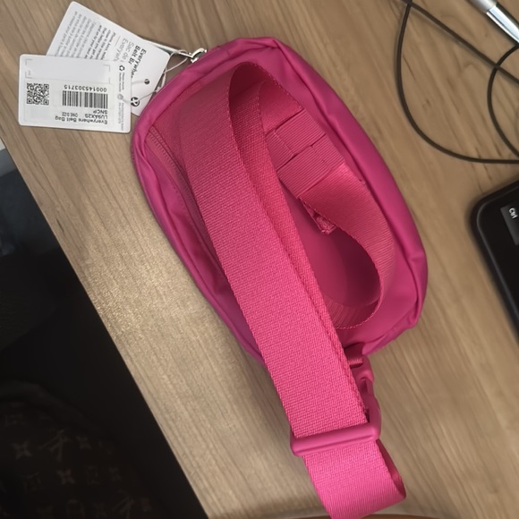 COPY - Lululemon bum bag - Picture 2 of 2